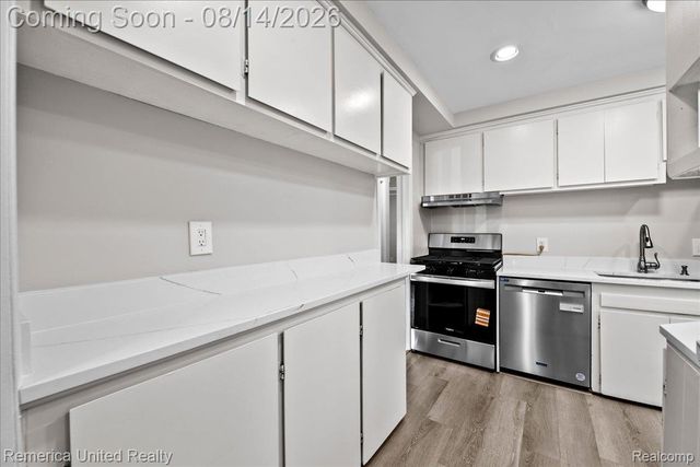 6943 Colonial Street, Dearborn Heights, MI 48127