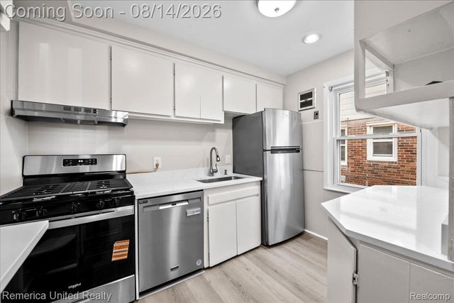 6943 Colonial Street, Dearborn Heights, MI 48127