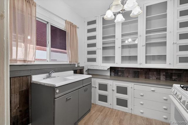 3132-3134 Van Alstyne Street, Wyandotte, MI 48192