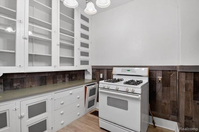 3132-3134 Van Alstyne Street, Wyandotte, MI 48192