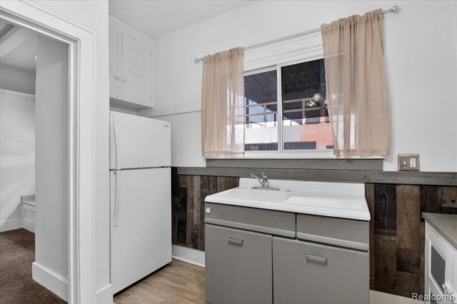 3132-3134 Van Alstyne Street, Wyandotte, MI 48192