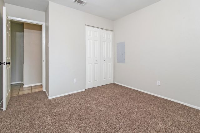 405 Lone Oak Circle, Kennedale, TX 76060