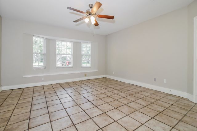 405 Lone Oak Circle, Kennedale, TX 76060