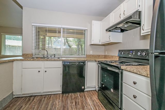 405 Lone Oak Circle, Kennedale, TX 76060