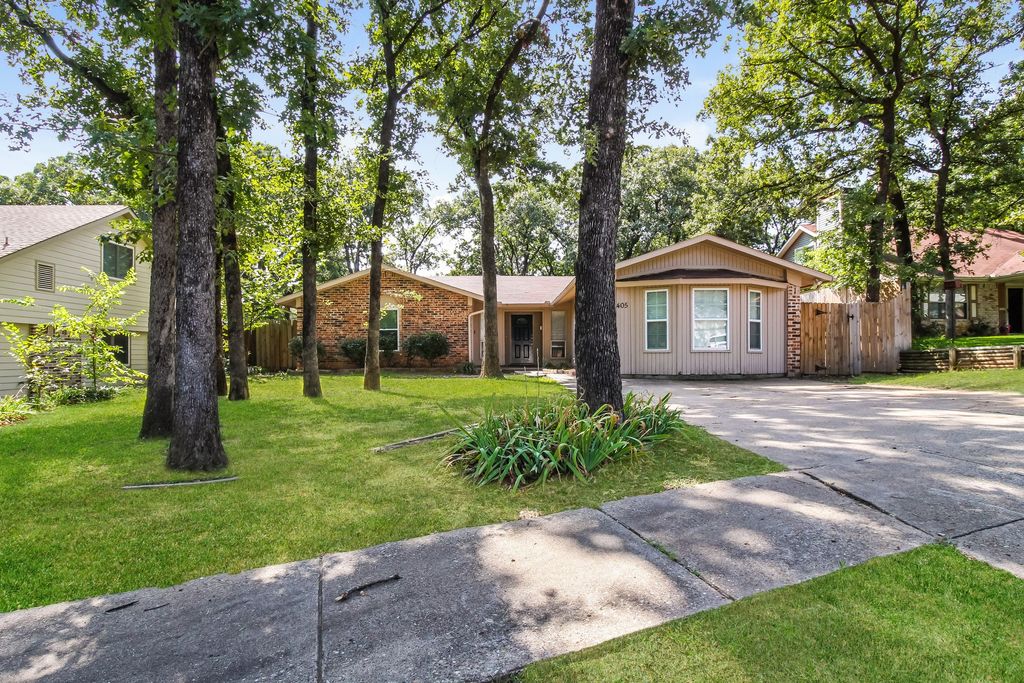 405 Lone Oak Circle, Kennedale, TX 76060