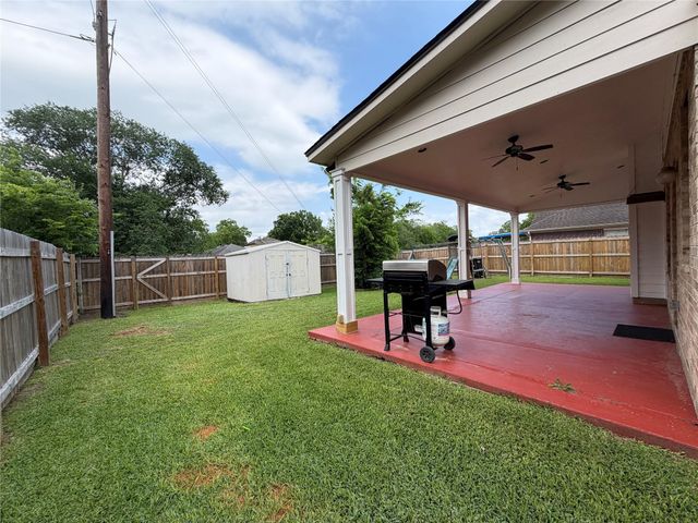 1113 Shadowbend Street, Pearland, TX 77581