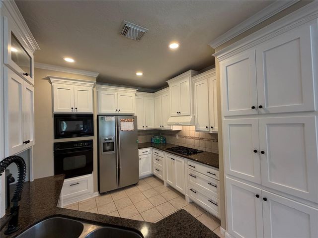 1113 Shadowbend Street, Pearland, TX 77581