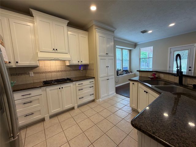 1113 Shadowbend Street, Pearland, TX 77581