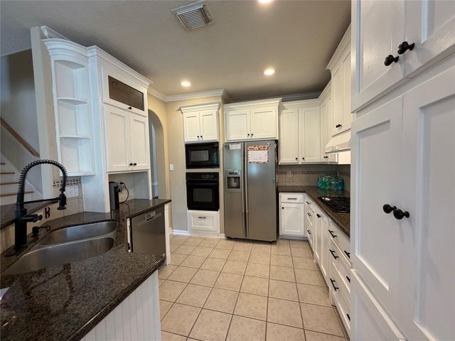 1113 Shadowbend Street, Pearland, TX 77581