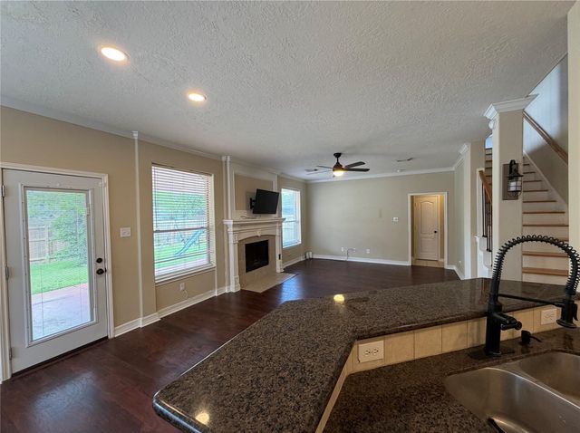 1113 Shadowbend Street, Pearland, TX 77581
