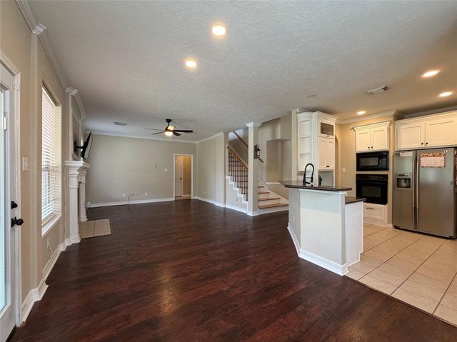 1113 Shadowbend Street, Pearland, TX 77581