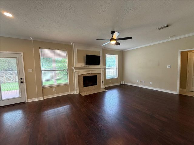 1113 Shadowbend Street, Pearland, TX 77581