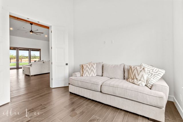 173 Western Trl, Buffalo Gap, TX 79508