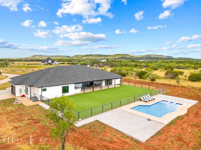 173 Western Trl, Buffalo Gap, TX 79508