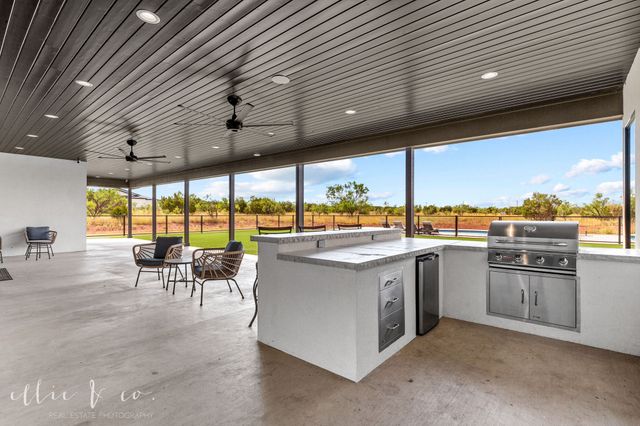 173 Western Trl, Buffalo Gap, TX 79508