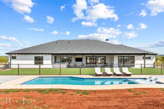 173 Western Trl, Buffalo Gap, TX 79508