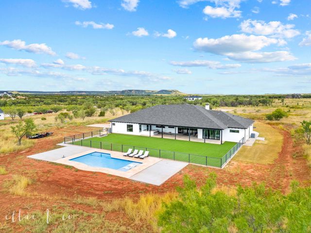173 Western Trl, Buffalo Gap, TX 79508