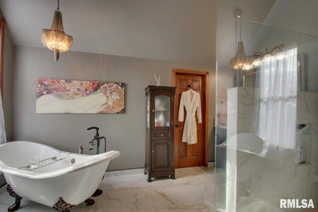 5585 Wood Crest Drive, Quincy, IL 62305