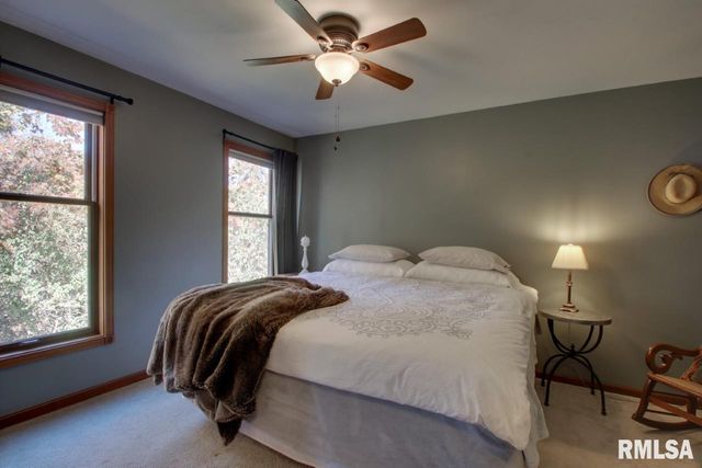 5585 Wood Crest Drive, Quincy, IL 62305