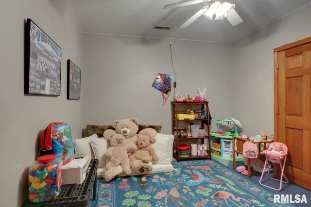 5585 Wood Crest Drive, Quincy, IL 62305