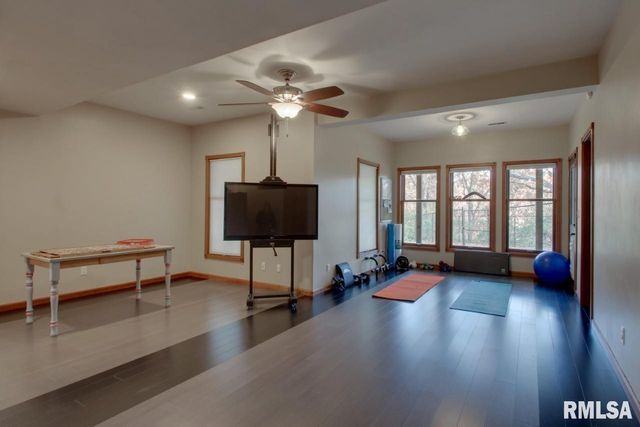 5585 Wood Crest Drive, Quincy, IL 62305