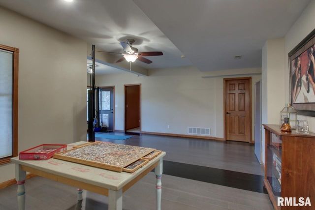 5585 Wood Crest Drive, Quincy, IL 62305