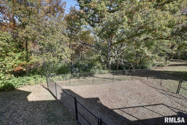 5585 Wood Crest Drive, Quincy, IL 62305