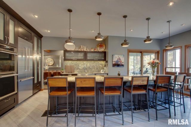 5585 Wood Crest Drive, Quincy, IL 62305