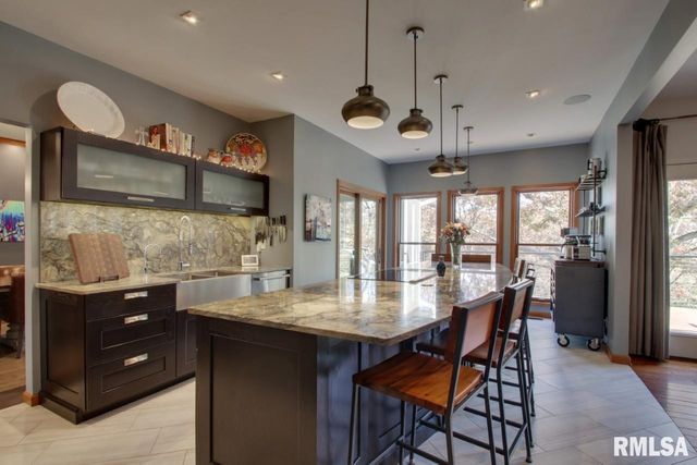 5585 Wood Crest Drive, Quincy, IL 62305