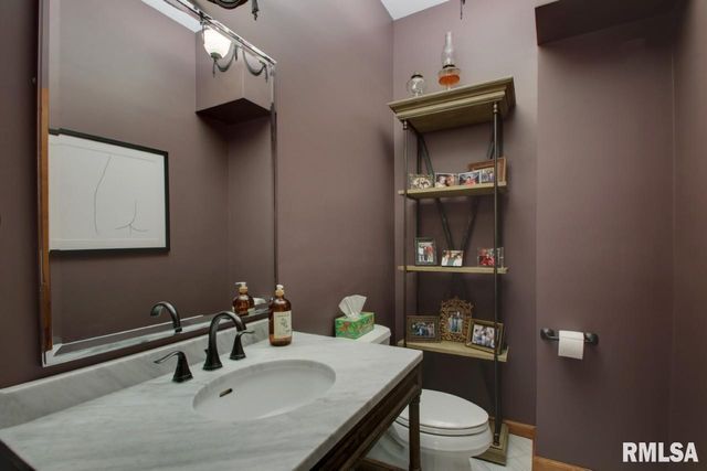 5585 Wood Crest Drive, Quincy, IL 62305