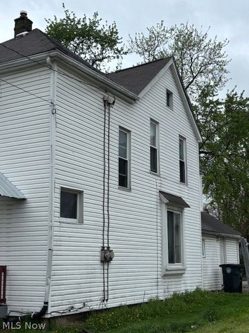450 Allyn Street, Akron, OH 44304