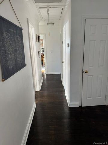 731 E Walnut Street 2nd floor, Long Beach, NY 11561