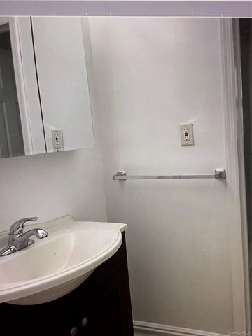 731 E Walnut Street 2nd floor, Long Beach, NY 11561