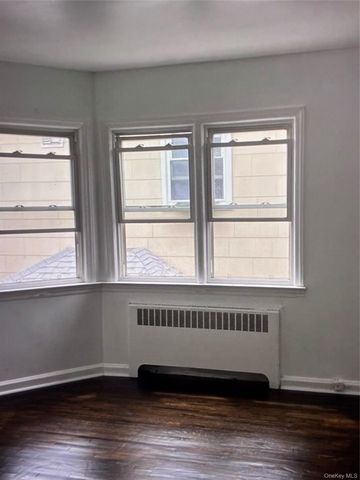 731 E Walnut Street 2nd floor, Long Beach, NY 11561