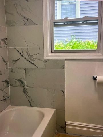731 E Walnut Street 2nd floor, Long Beach, NY 11561