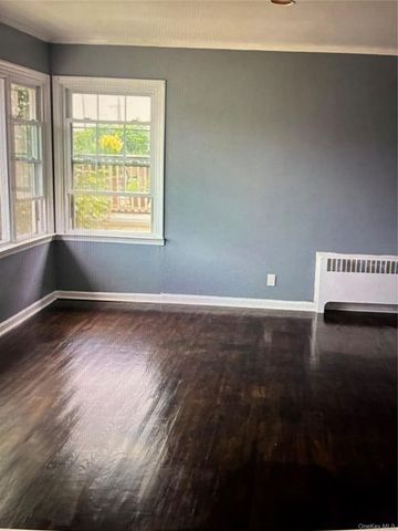 731 E Walnut Street 2nd floor, Long Beach, NY 11561