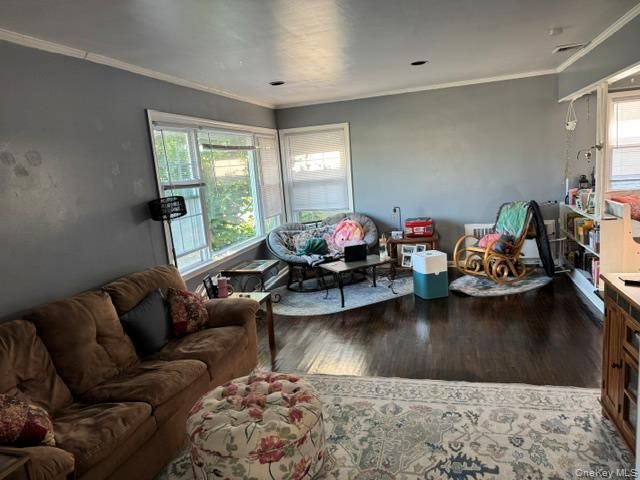 731 E Walnut Street 2nd floor, Long Beach, NY 11561
