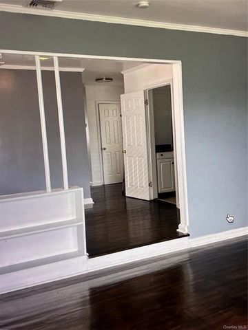 731 E Walnut Street 2nd floor, Long Beach, NY 11561