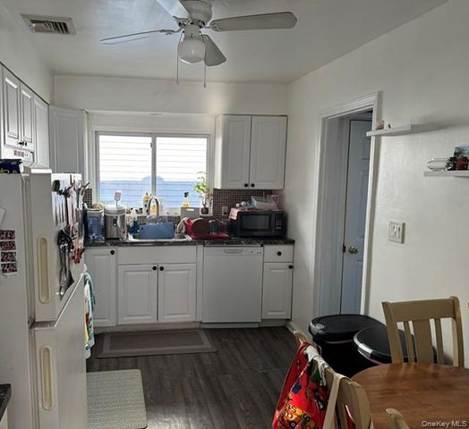 731 E Walnut Street 2nd floor, Long Beach, NY 11561