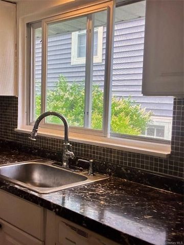 731 E Walnut Street 2nd floor, Long Beach, NY 11561