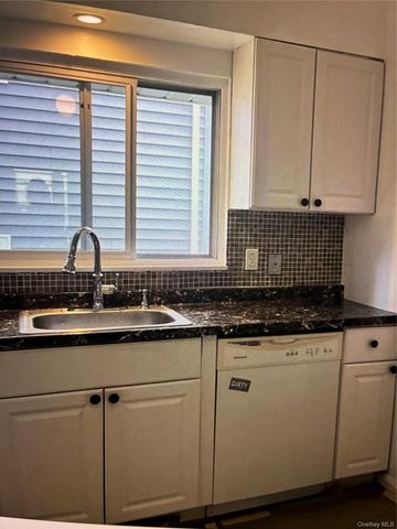 731 E Walnut Street 2nd floor, Long Beach, NY 11561