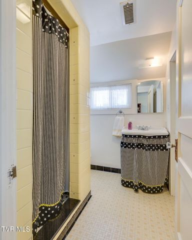1385 Catawba Street, Kingsport, TN 37660