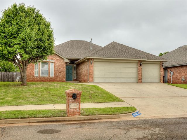 13928 Hunter Jackson Drive, Yukon, OK 73099