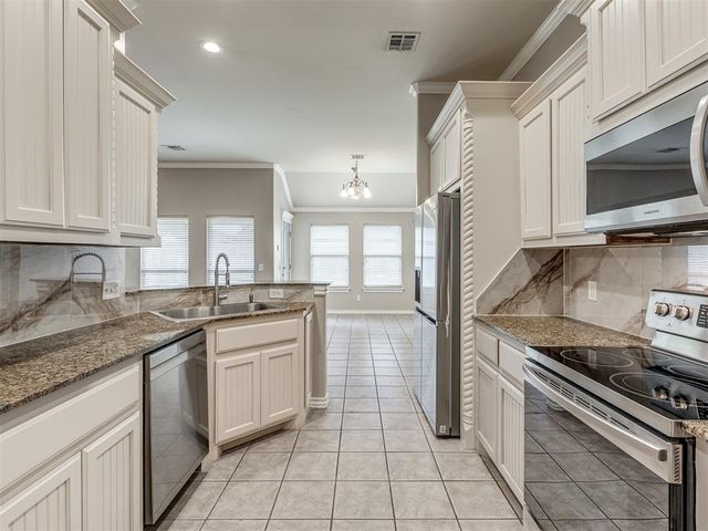 13928 Hunter Jackson Drive, Yukon, OK 73099