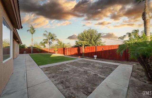 4619 Oceanrock Avenue, Bakersfield, CA 93313