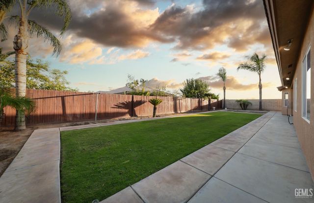 4619 Oceanrock Avenue, Bakersfield, CA 93313