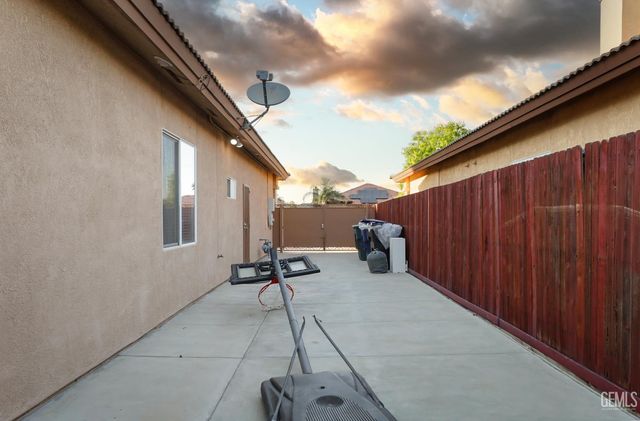 4619 Oceanrock Avenue, Bakersfield, CA 93313