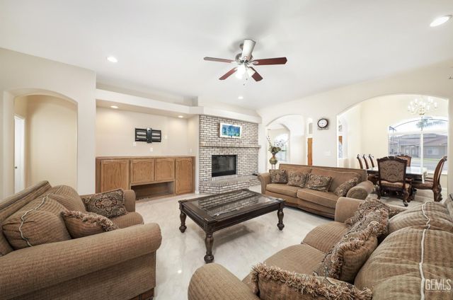 4619 Oceanrock Avenue, Bakersfield, CA 93313