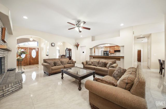 4619 Oceanrock Avenue, Bakersfield, CA 93313
