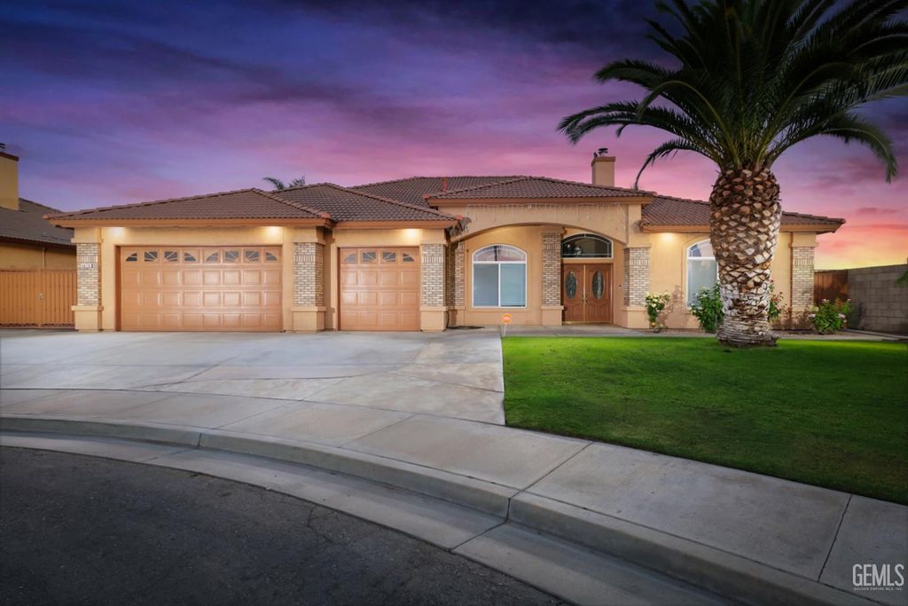 4619 Oceanrock Avenue, Bakersfield, CA 93313